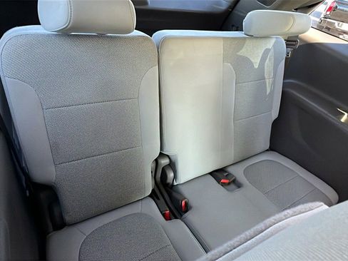 Used 2021 Chevrolet Traverse LT image 20