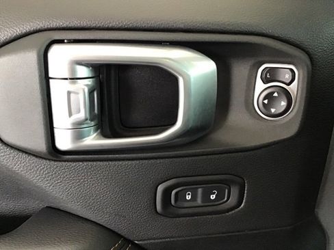 Used 2021 Jeep Wrangler Unlimited Sahara image 40