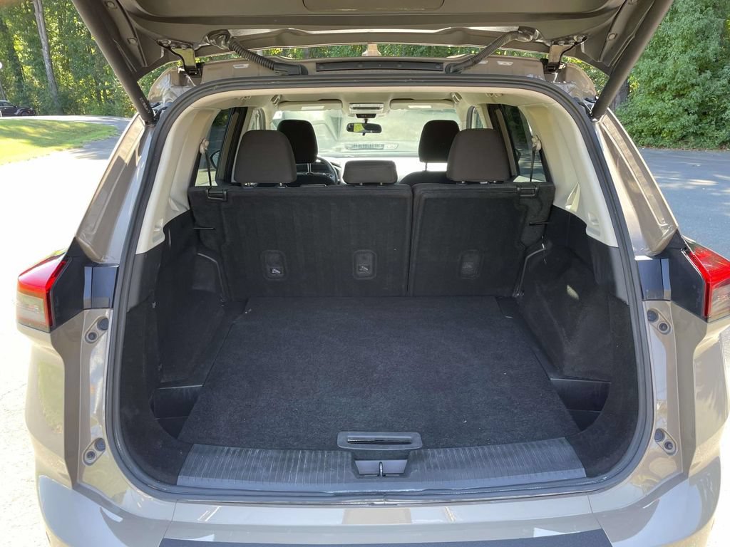 Used 2025 Nissan Rogue SV FWD image 8