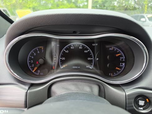 Used 2022 Jeep Grand Cherokee Laredo X RWD image 32