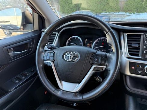 Used 2018 Toyota Highlander Limited image 13