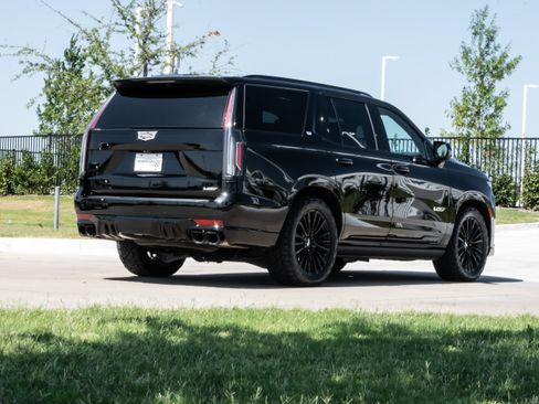 Used 2023 Cadillac Escalade V AWD/4WD image 9