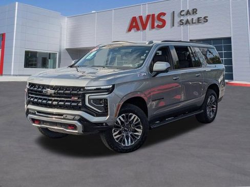 Used 2025 Chevrolet Suburban Z71 image 1