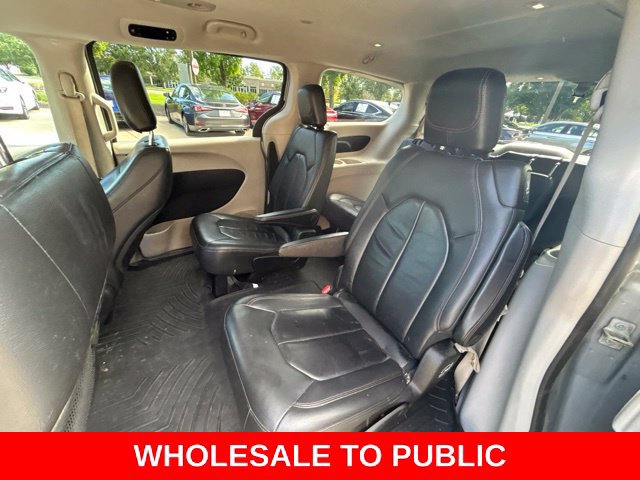 Used 2017 Chrysler Pacifica Touring-L FWD image 12