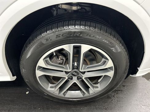 Used 2025 Audi Q5 Premium w/ Convenience Package image 8