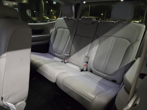 Used 2024 Jeep Wagoneer Series II w/ Flexible Seating Group image 32