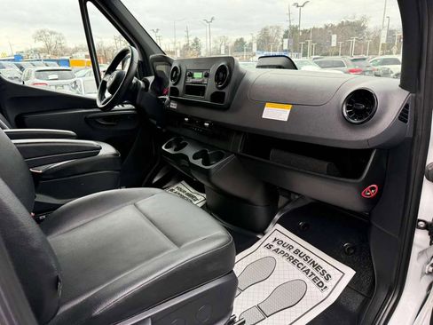 Used 2025 Mercedes-Benz Sprinter 2500 image 34