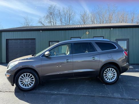 Used 2010 Buick Enclave CXL image 3