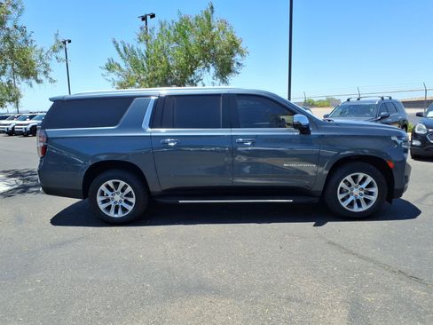 Used 2021 Chevrolet Suburban Premier w/ Premium Package AWD/4WD image 7