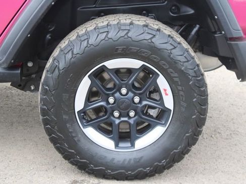 Used 2022 Jeep Wrangler Unlimited Rubicon w/ LED Lighting Group AWD/4WD image 6