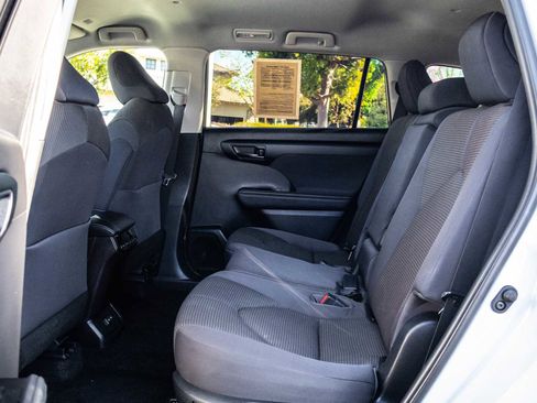 Used 2023 Toyota Highlander LE image 16