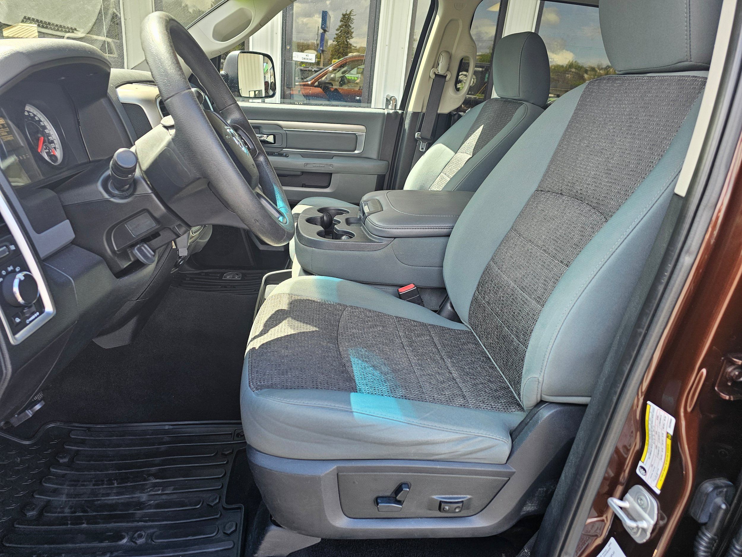 Used 2014 RAM 3500 SLT AWD/4WD image 10