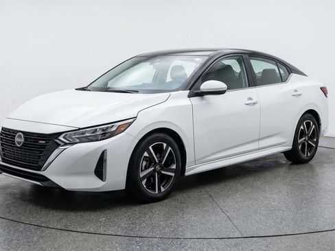 Used 2025 Nissan Sentra SV image 3