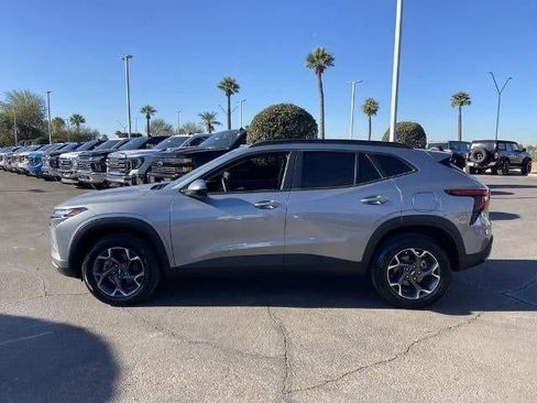 Used 2025 Chevrolet Trax LT w/ Driver Confidence Package image 4