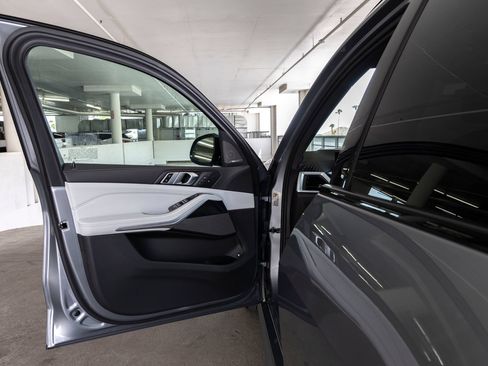 Used 2024 BMW X5 xDrive50e w/ Executive Package AWD/4WD image 13