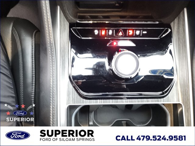 Used 2024 Jeep Wagoneer L Series II RWD image 16
