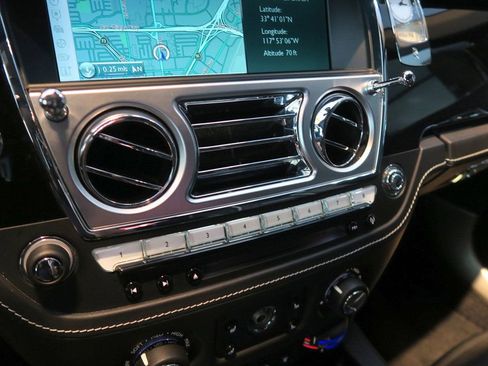 Used 2016 Rolls-Royce Dawn image 17