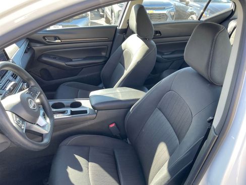 Used 2025 Nissan Altima 2.5 SV image 35