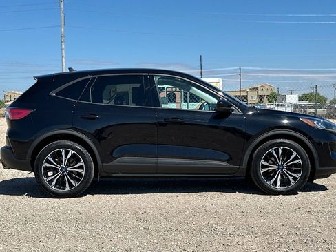 Used 2022 Ford Escape SE w/ SE Sport Appearance Package image 3