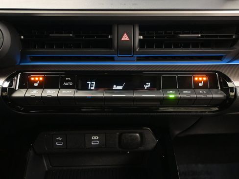 Used 2025 Toyota Prius XLE AWD/4WD image 21