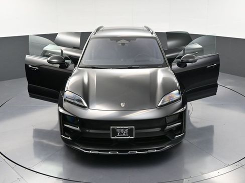 Certified 2025 Porsche Macan Turbo Electric image 37