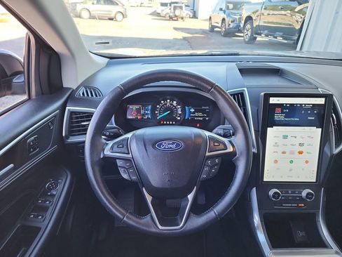 Used 2024 Ford Edge Titanium image 19