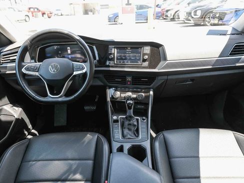 Used 2024 Volkswagen Jetta SE FWD image 13