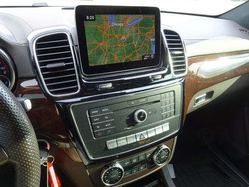 Used 2019 Mercedes-Benz GLS 450 4MATIC image 7