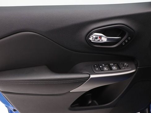 Used 2022 Jeep Cherokee Limited image 13