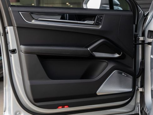 Certified 2025 Porsche Cayenne S image 23