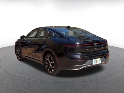 Used 2025 Toyota Crown XLE image 4