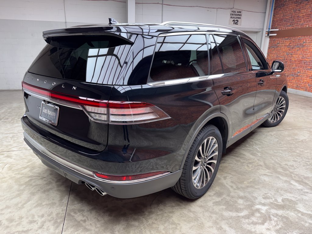 Used 2024 Lincoln Aviator AWD w/ Premium Package image 5