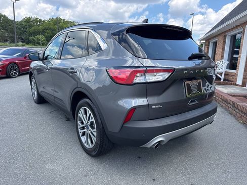 Used 2022 Ford Escape SEL w/ Technology Package FWD image 13