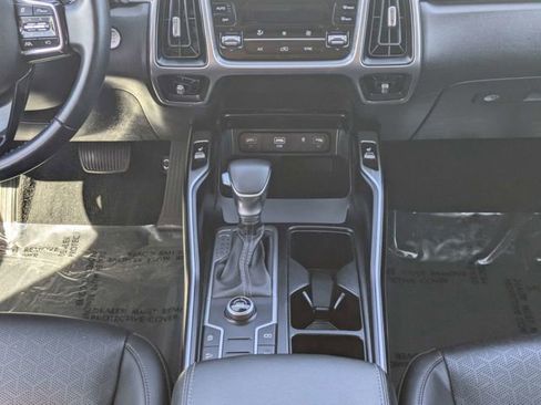 Used 2023 Kia Sorento S w/ Panoramic Sunroof Package image 18