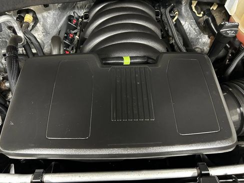 Used 2019 Chevrolet Silverado 1500 LT Trail Boss w/ Convenience Package AWD/4WD image 9