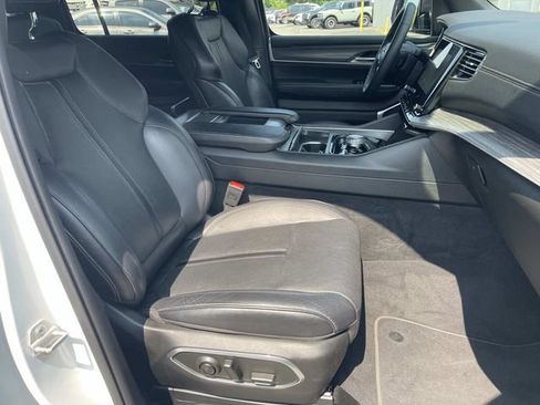 Used 2024 Jeep Wagoneer L Series II RWD image 39