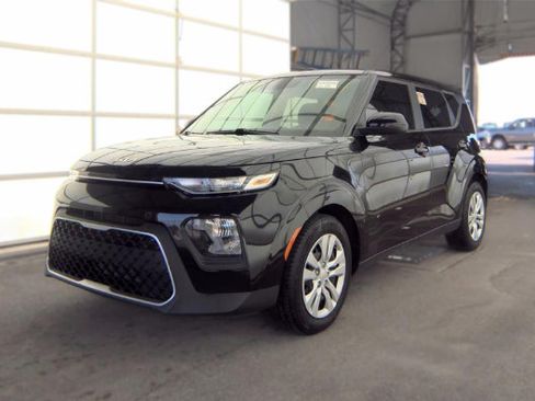 Used 2022 Kia Soul LX FWD image 2