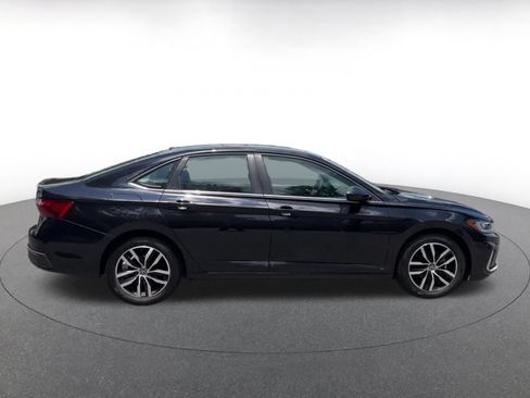 Used 2025 Volkswagen Jetta SE FWD image 16