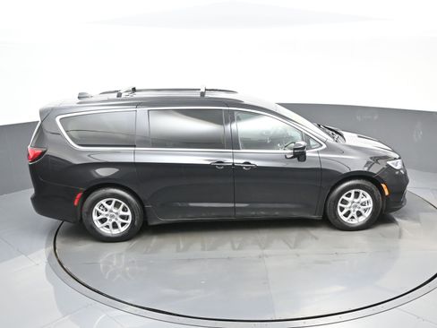 Used 2022 Chrysler Pacifica Touring-L FWD image 40