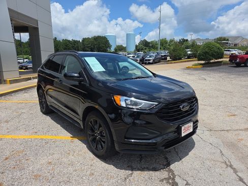 Used 2024 Ford Edge SE w/ Black Appearance Package AWD/4WD image 3