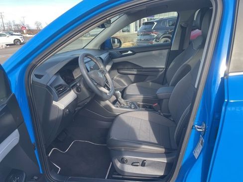 Certified 2023 Volkswagen Taos SE w/ Panoramic Sunroof Package image 7