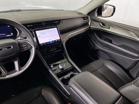 Used 2023 Jeep Grand Cherokee L Limited w/ Luxury Tech Group II image 23