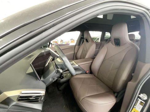 Used 2024 BMW iX xDrive50 w/ Sport Package AWD/4WD image 8
