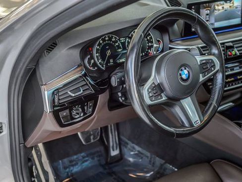 Used 2018 BMW 540i w/ M Sport Package RWD image 27