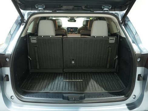 Used 2023 Toyota Highlander Limited AWD/4WD image 7