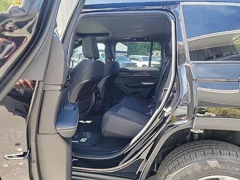 New 2025 Jeep Grand Cherokee Laredo X image 7