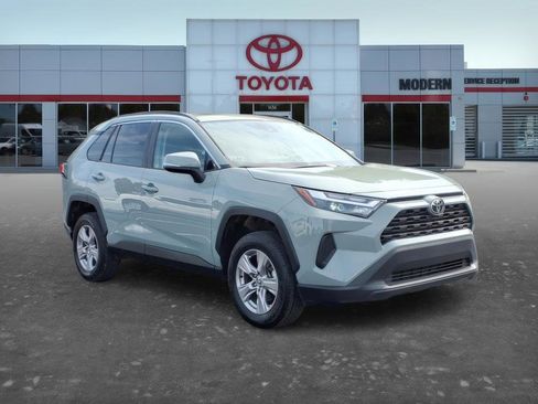 Used 2022 Toyota RAV4 XLE w/ Convenience Package image 8