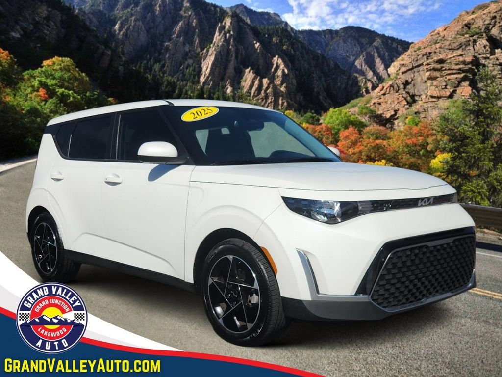 Used 2025 Kia Soul EX FWD image 1