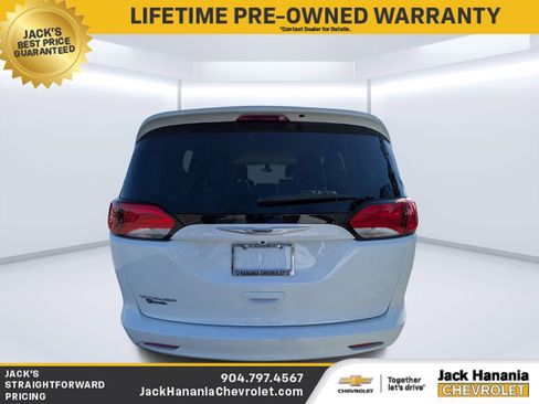Used 2021 Chrysler Voyager Lxi FWD image 4