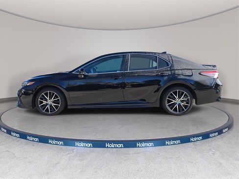 Used 2024 Toyota Camry SE image 7